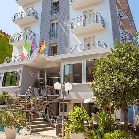 Hotel New Castle チェゼナーティコ エクステリア 写真