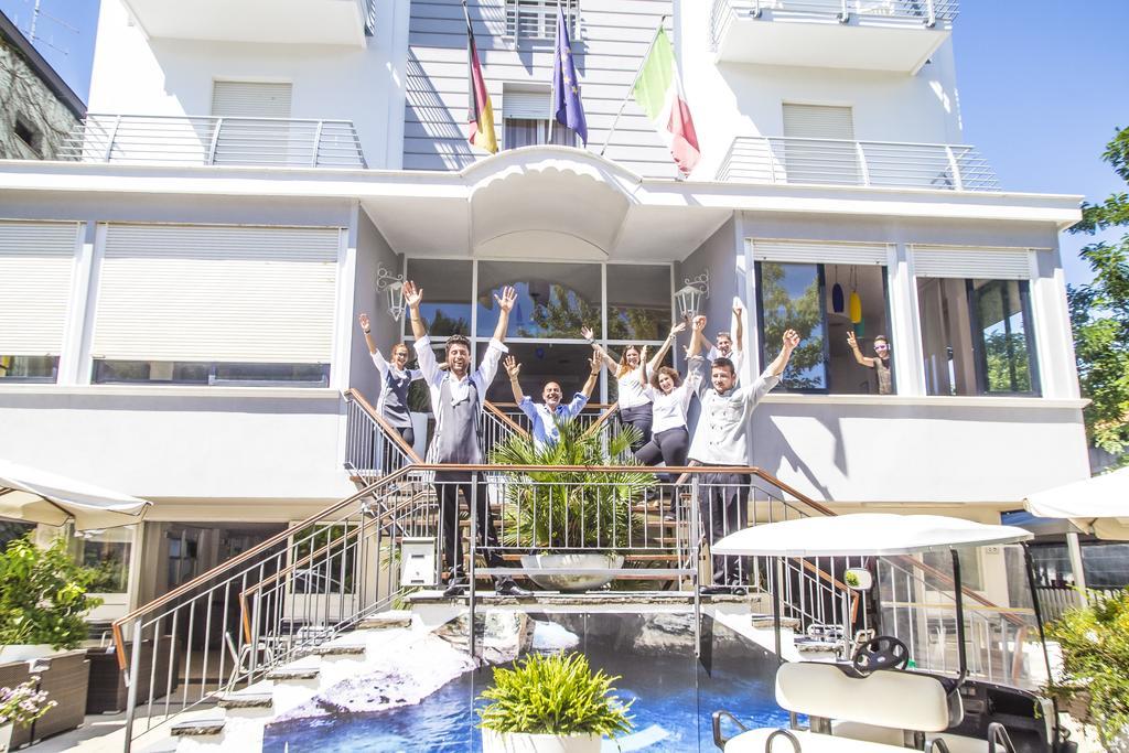 Hotel New Castle チェゼナーティコ エクステリア 写真